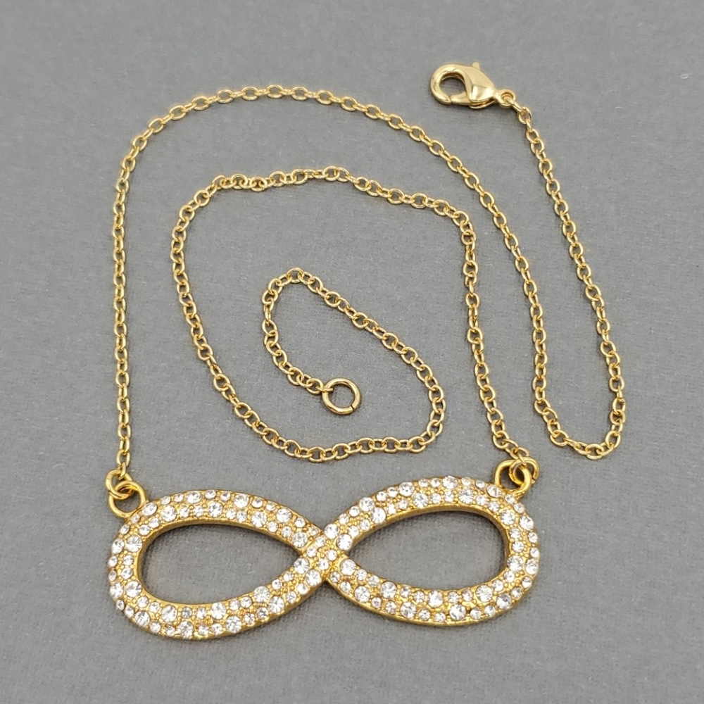 ❤HP❤ CC Skye Gold & Crystal Infinite Necklace
